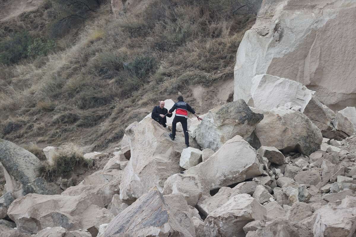 Göreme’deki riskli peribacaları güvenli şekilde yıkılıyor 4